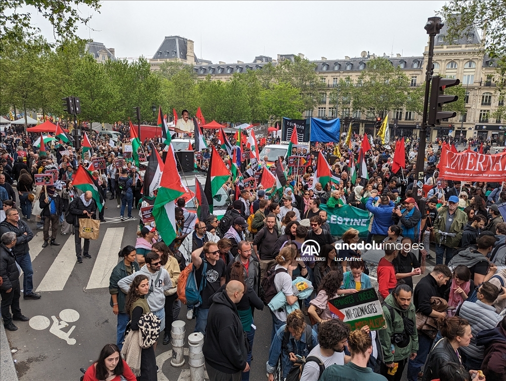 Paris'te 1 Mayıs Emek ve Dayanışma Günü kutlandı