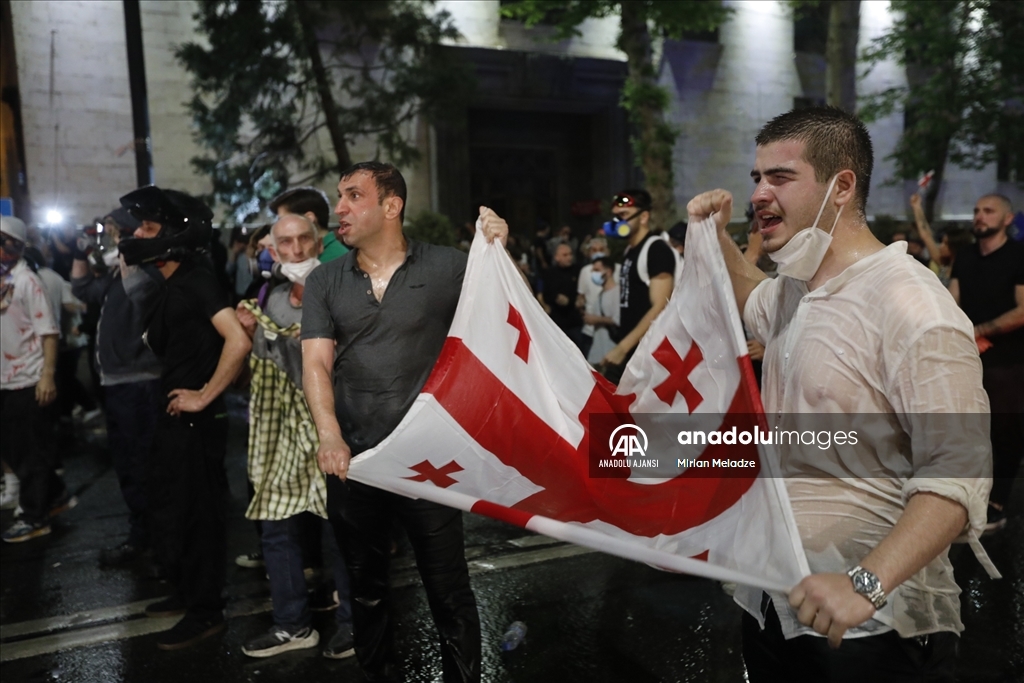 Gürcistan'da "yabancı etkinin şeffaflığı" yasa tasarısı gösterilerine polis müdahalesi