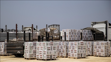AA ekibi, Beyt Hanun'dan Gazze'nin kuzeyine giren yardım tırlarını görüntüledi