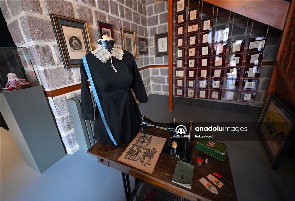 Anneliğin sanat eserleriyle ve tarihi eşyalarla yorumlandığı "Anne Müzesi" ziyaretçilerini ağırlıyor