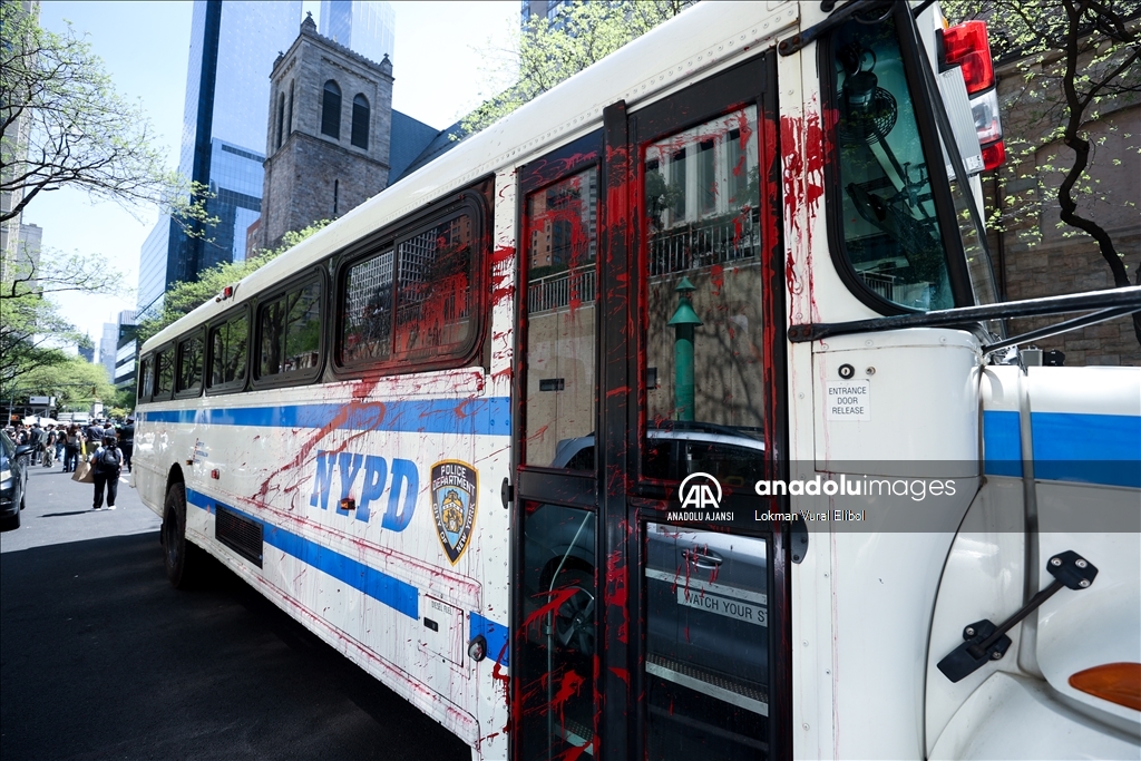New York Polisi Fordham'ın Lincoln Center kampüsünde kurulan Filistin yanlısı kampa müdahalede bulundu
