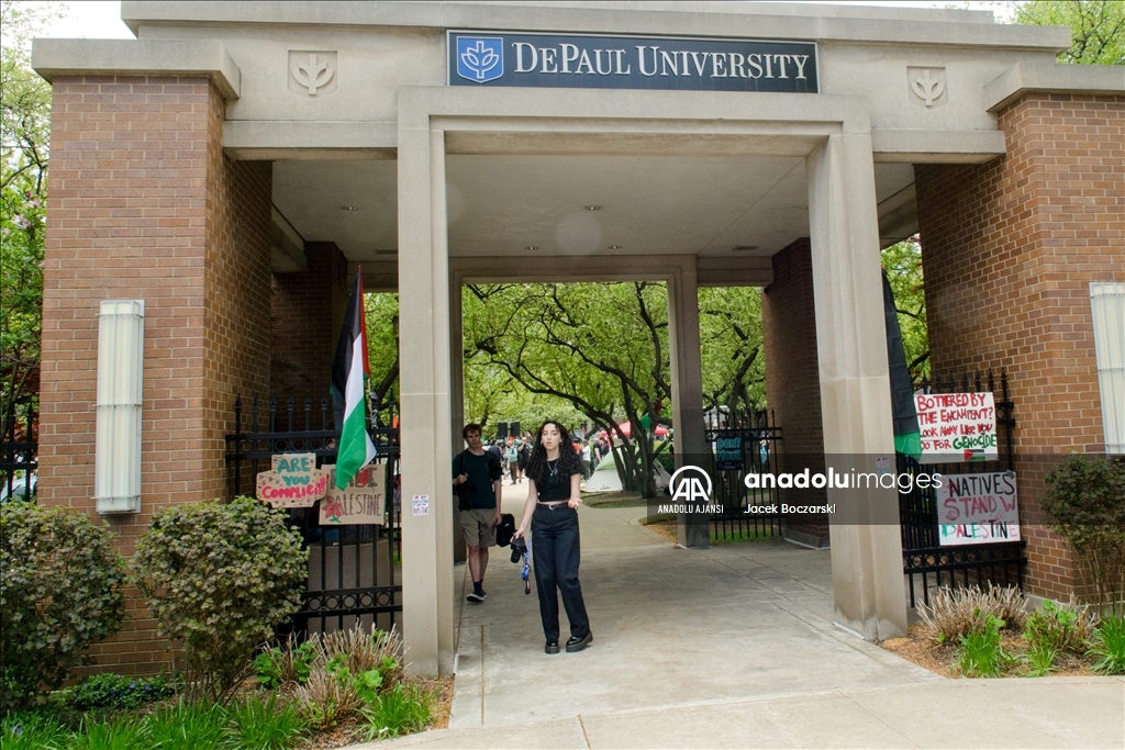 DePaul Üniversitesi'nde öğrenciler Filistin'e destek kampı kurdu