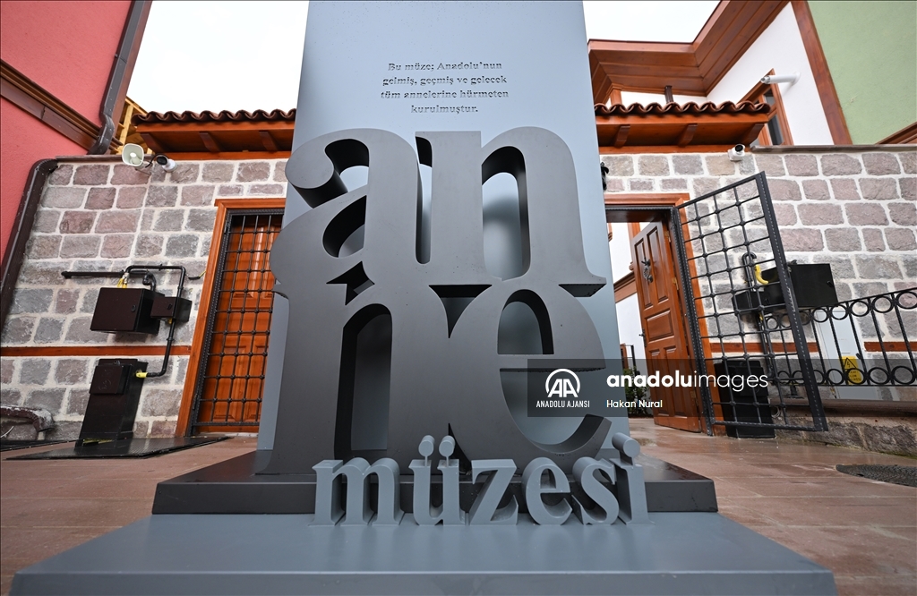 Anneliğin sanat eserleriyle ve tarihi eşyalarla yorumlandığı "Anne Müzesi" ziyaretçilerini ağırlıyor
