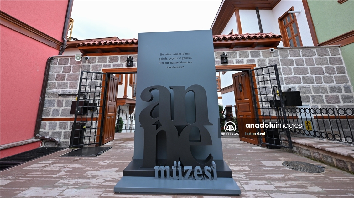 Anneliğin sanat eserleriyle ve tarihi eşyalarla yorumlandığı "Anne Müzesi" ziyaretçilerini ağırlıyor