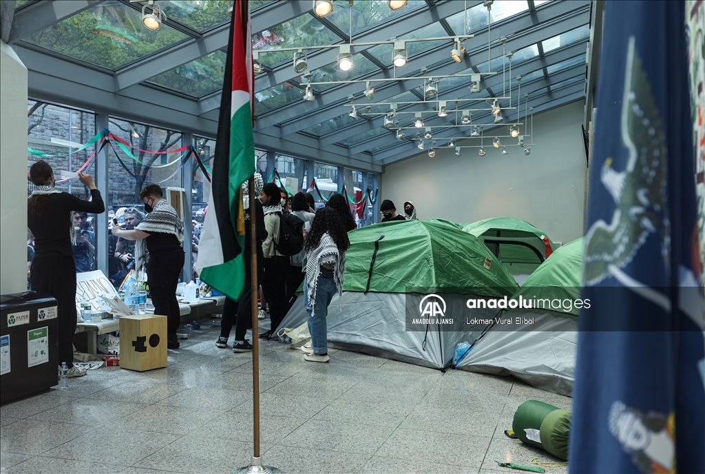 New York Polisi Fordham'ın Lincoln Center kampüsünde kurulan Filistin yanlısı kampa müdahalede bulundu