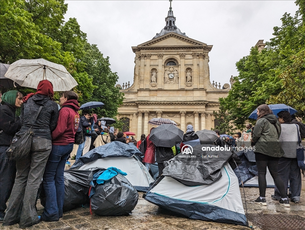 Sorbonne Üniversitesindeki Filistin'e destek gösterisine polis müdahalesi