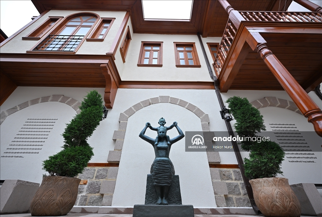 Anneliğin sanat eserleriyle ve tarihi eşyalarla yorumlandığı "Anne Müzesi" ziyaretçilerini ağırlıyor