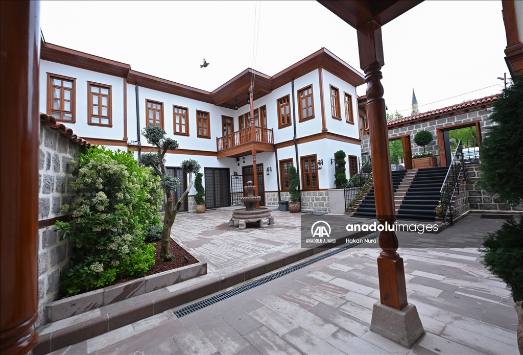 Anneliğin sanat eserleriyle ve tarihi eşyalarla yorumlandığı "Anne Müzesi" ziyaretçilerini ağırlıyor