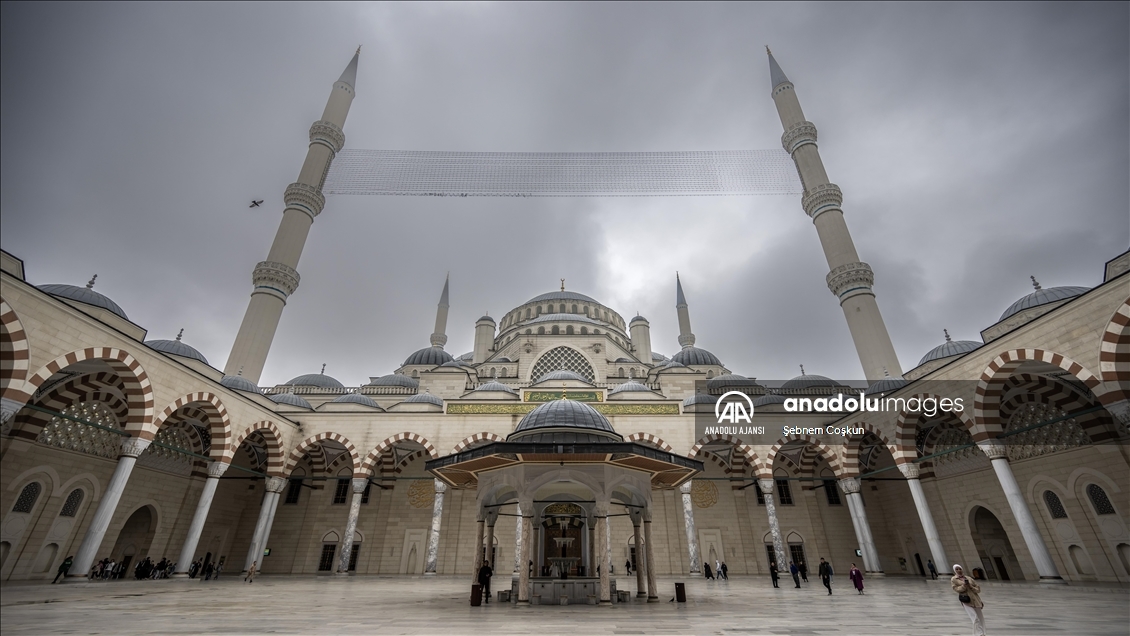 İstanbul'un sembollerinden Büyük Çamlıca Camisi Türkiye'nin en modern külliyesi niteliğinde