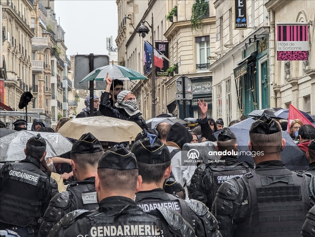 Fransa'da öğrenciler polis müdahalesine rağmen Filistin'e destek gösterilerine devam ediyor 