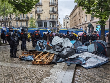 À Paris, la police intervient à la Sorbonne pour évacuer des étudiants pro-palestiniens