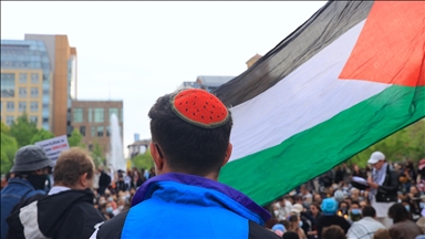 Filistin yanlısı Yahudiler, Filistin halkına destek veren öğrenciler için dayanışma gösterisi düzenledi