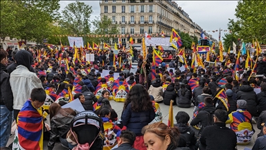 Paris'teki Tibetli göstericiler Çin Devlet Başkanı Xi Jinping'i protesto etti