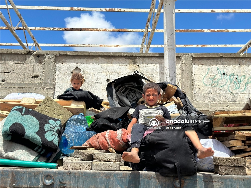 İsrail ordusunun açıklamasının ardından Refah'ın doğusundaki Filistinliler göç etmeye başladı