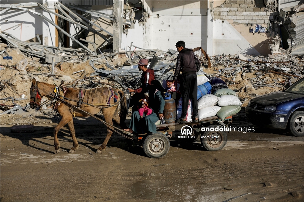 İsrail ordusunun açıklamasının ardından Refah'ın doğusundaki Filistinliler göç etmeye başladı