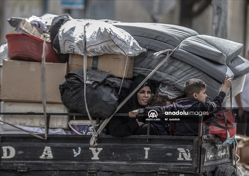İsrail ordusunun açıklamasının ardından Refah'ın doğusundaki Filistinliler göç etmeye başladı