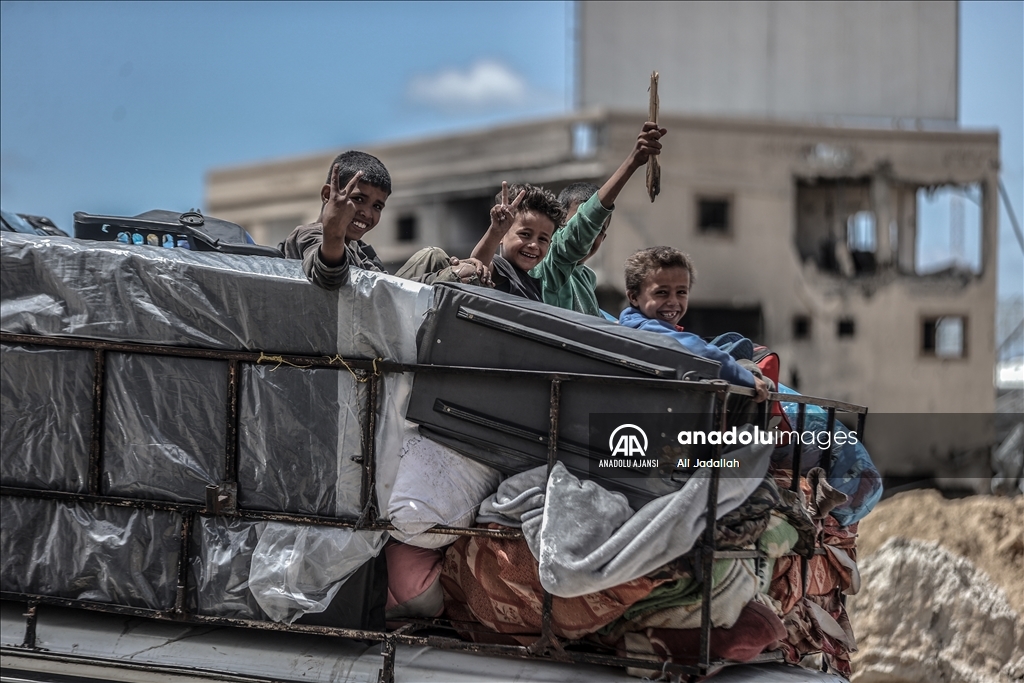 İsrail ordusunun açıklamasının ardından Refah'ın doğusundaki Filistinliler göç etmeye başladı