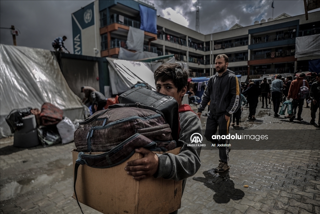 İsrail ordusunun açıklamasının ardından Refah'ın doğusundaki Filistinliler göç etmeye başladı