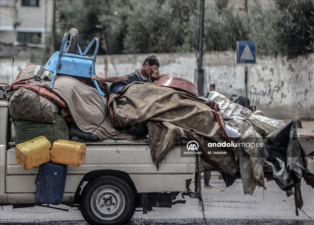 İsrail ordusunun açıklamasının ardından Refah'ın doğusundaki Filistinliler göç etmeye başladı