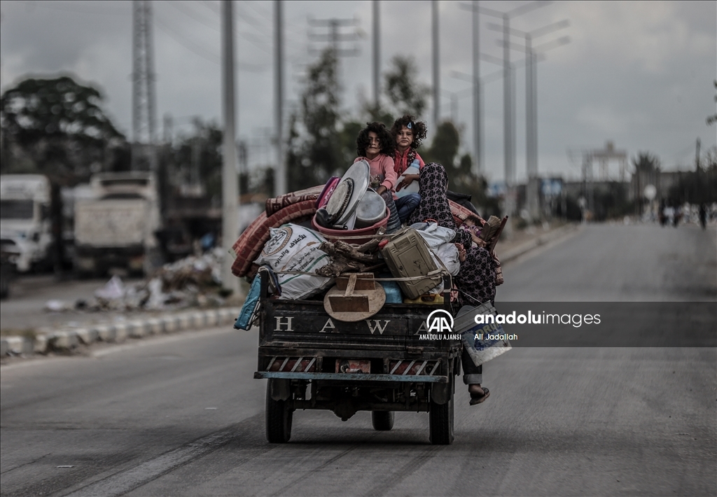 İsrail ordusunun açıklamasının ardından Refah'ın doğusundaki Filistinliler göç etmeye başladı