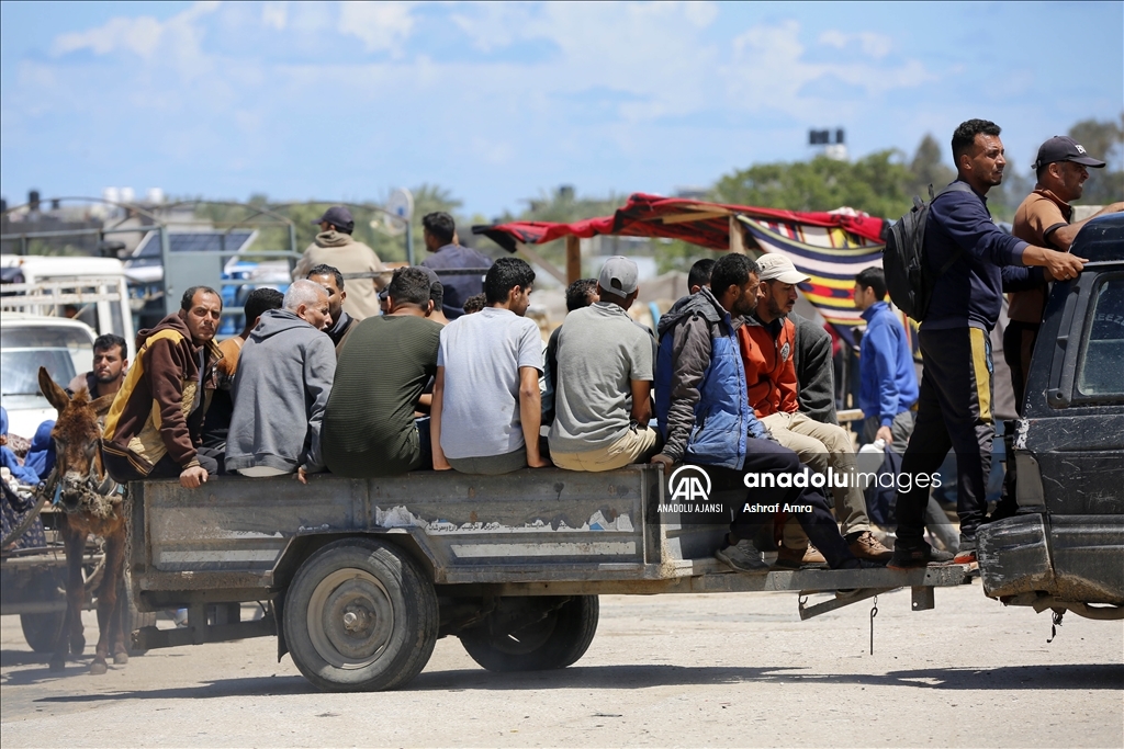 İsrail ordusunun açıklamasının ardından Refah'ın doğusundaki Filistinliler göç etmeye başladı