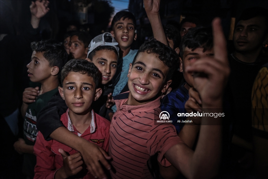 Hamas'ın ateşkes teklifini onayladığını duyurmasının ardından Gazze'de sevinç gösterileri düzenlendi