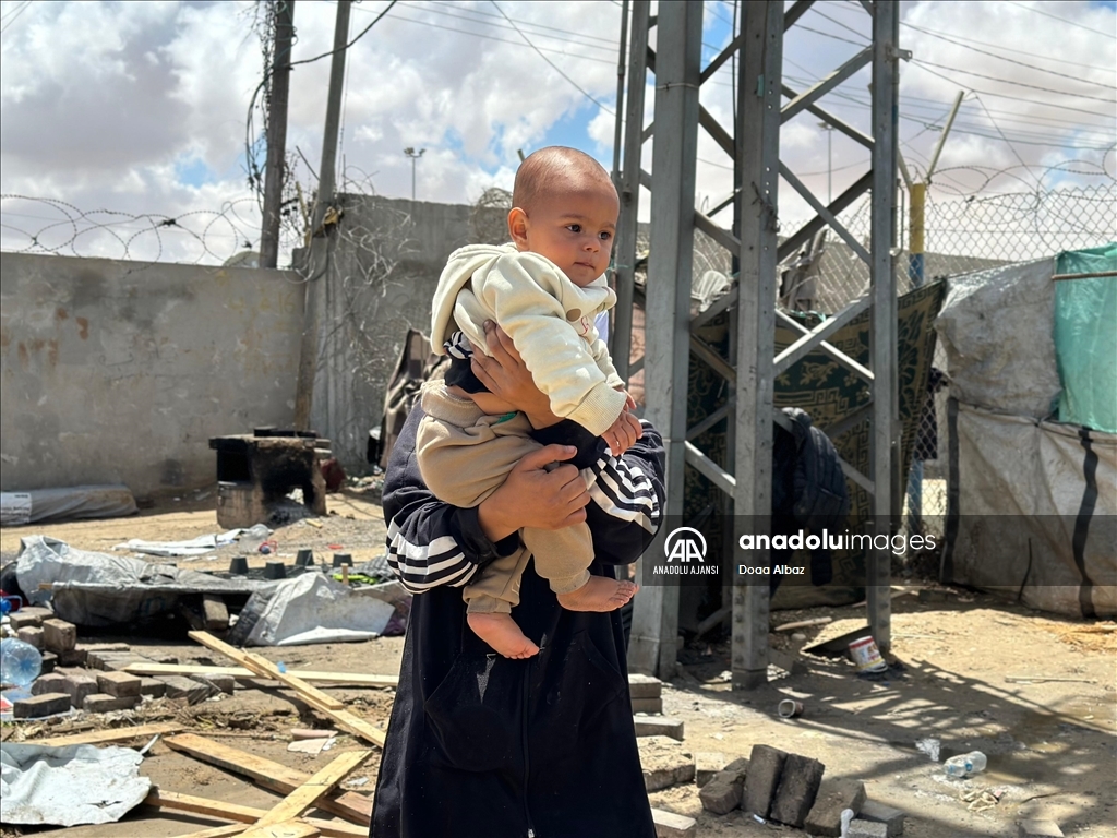 İsrail ordusunun açıklamasının ardından Refah'ın doğusundaki Filistinliler göç etmeye başladı