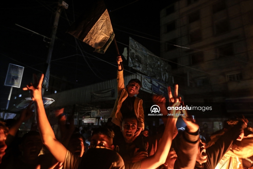 Hamas'ın ateşkes teklifini onayladığını duyurmasının ardından Gazze'de sevinç gösterileri düzenlendi