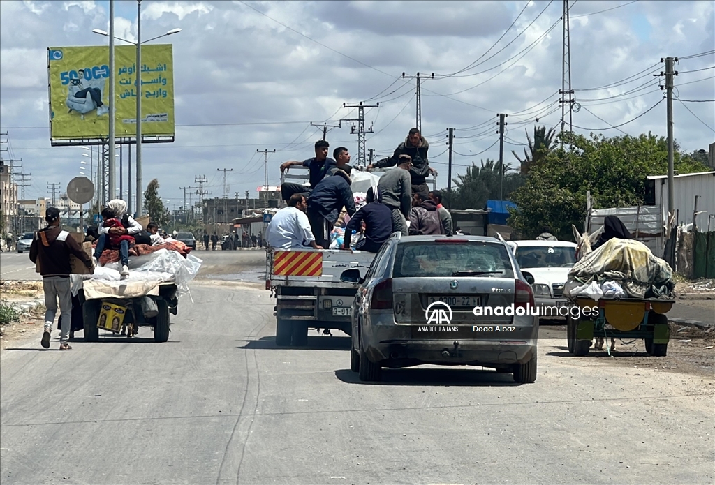 İsrail ordusunun açıklamasının ardından Refah'ın doğusundaki Filistinliler göç etmeye başladı