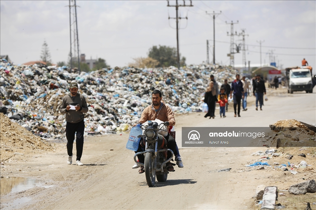 İsrail ordusunun açıklamasının ardından Refah'ın doğusundaki Filistinliler göç etmeye başladı