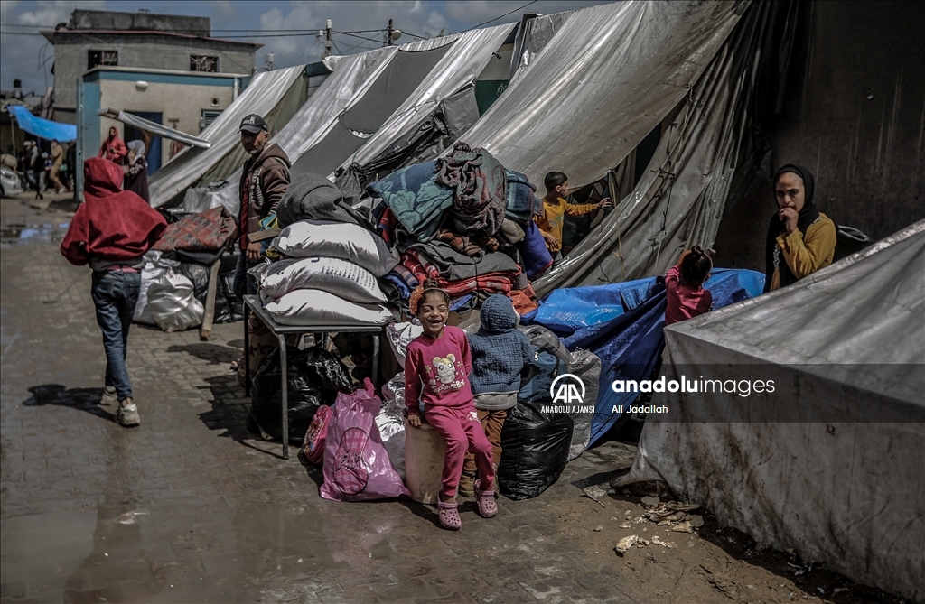 İsrail ordusunun açıklamasının ardından Refah'ın doğusundaki Filistinliler göç etmeye başladı