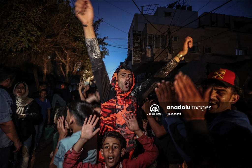 Hamas'ın ateşkes teklifini onayladığını duyurmasının ardından Gazze'de sevinç gösterileri düzenlendi