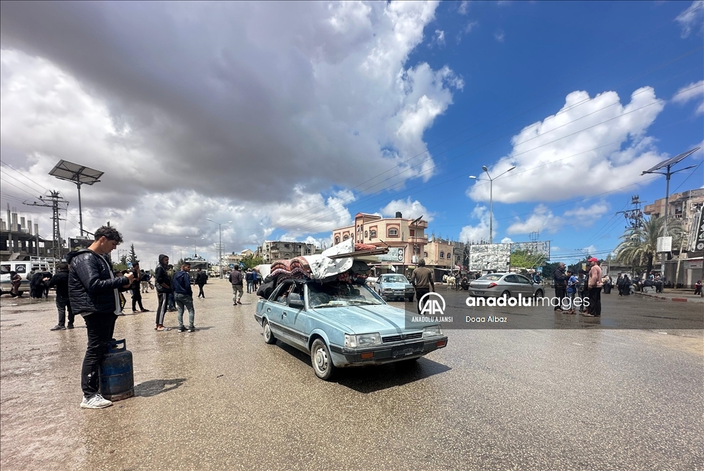 İsrail ordusunun açıklamasının ardından Refah'ın doğusundaki Filistinliler göç etmeye başladı