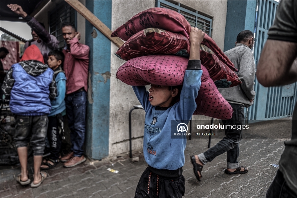 İsrail ordusunun açıklamasının ardından Refah'ın doğusundaki Filistinliler göç etmeye başladı