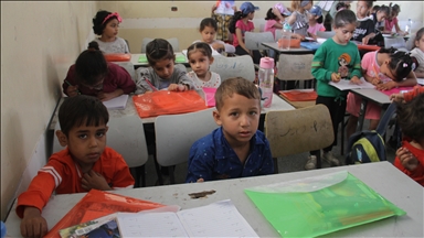 Gazze'de barınma merkezinde kalan çocuklar için okul projesi