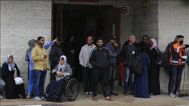 İsrail saldırıları nedeniyle göç eden Gazzeliler, yağmur ve soğuk havayla mücadele ediyor