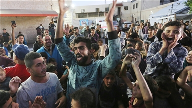 Gazzeliler ateşkes haberlerinin ardından sevinç gösterileri yaptı