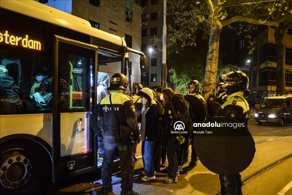 Amsterdam Üniversitesi'ndeki Filistin'e destek gösterisine 16 saatin ardından polis müdahale etti
