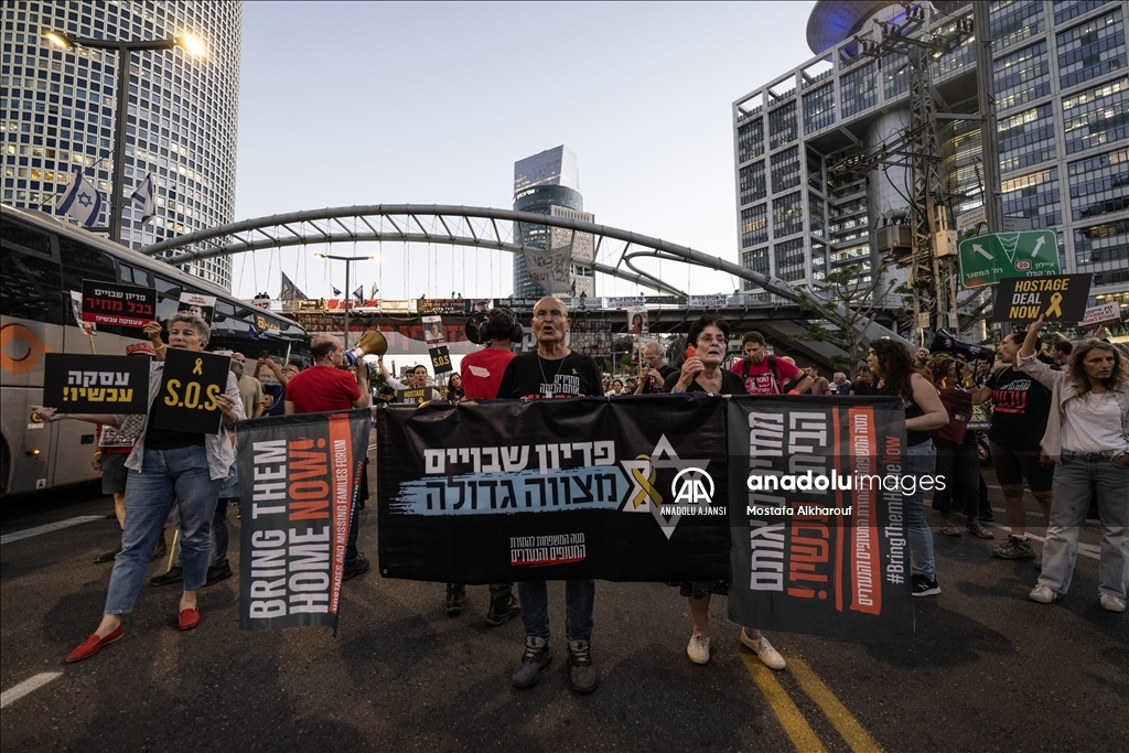 İsrailli esirlerin yakınları Tel Aviv'de gösteri düzenledi