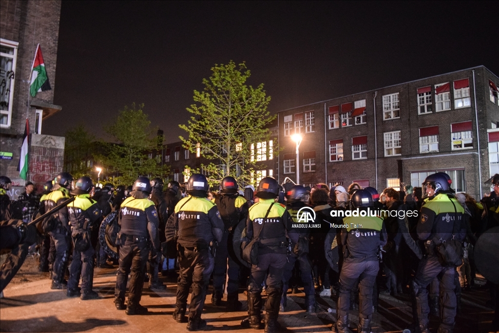 Amsterdam Üniversitesi'ndeki Filistin'e destek gösterisine 16 saatin ardından polis müdahale etti