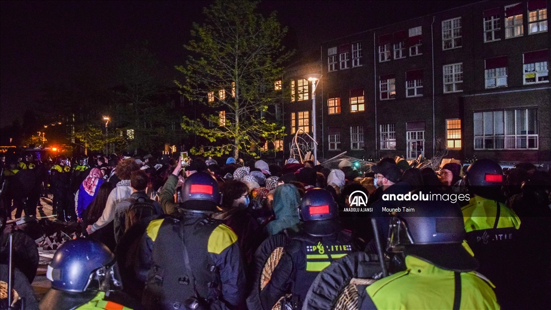 Amsterdam Üniversitesi'ndeki Filistin'e destek gösterisine 16 saatin ardından polis müdahale etti