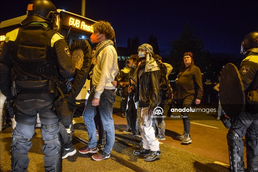 Amsterdam Üniversitesi'ndeki Filistin'e destek gösterisine 16 saatin ardından polis müdahale etti