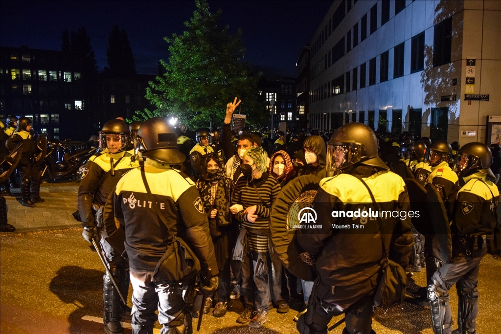 Amsterdam Üniversitesi'ndeki Filistin'e destek gösterisine 16 saatin ardından polis müdahale etti