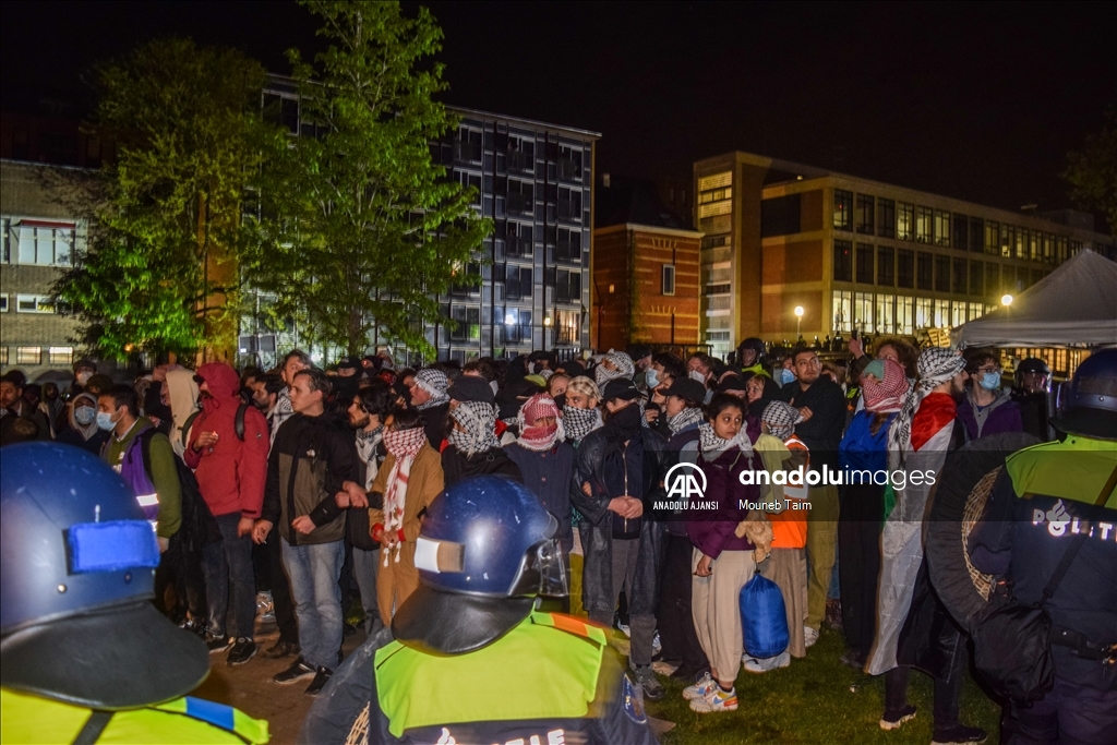 Amsterdam Üniversitesi'ndeki Filistin'e destek gösterisine 16 saatin ardından polis müdahale etti