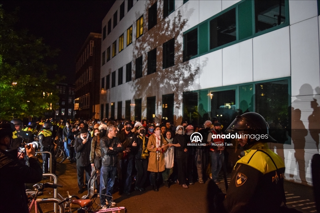 Amsterdam Üniversitesi'ndeki Filistin'e destek gösterisine 16 saatin ardından polis müdahale etti