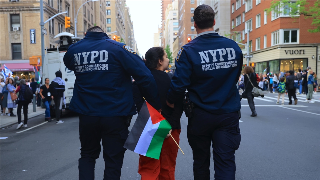 New York'ta Filistin destekçisi göstericilere polis müdahale etti