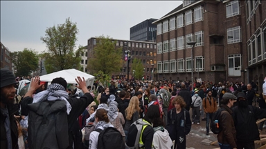İsrail yanlısı öğrenciler Amsterdam'daki Filistin dayanışma kampına saldırdı