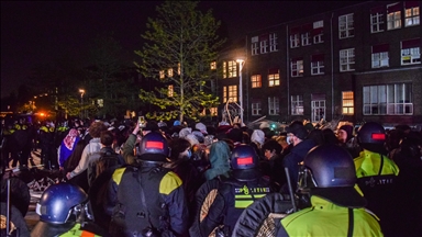 Amsterdam Üniversitesi'ndeki Filistin'e destek gösterisine 16 saatin ardından polis müdahale etti