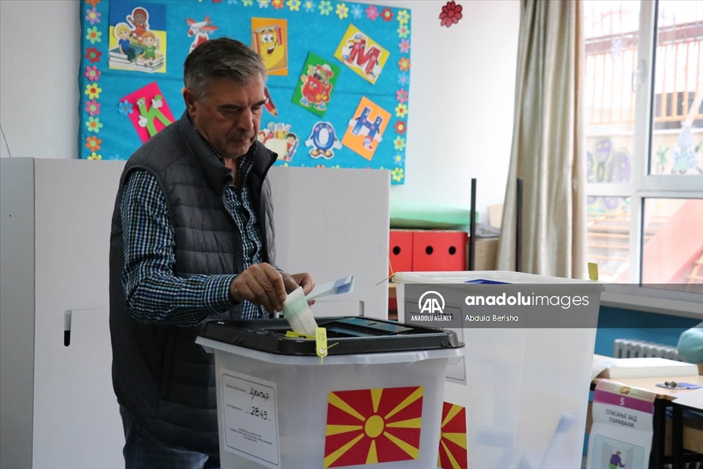 Во Северна Македонија се одржуваат претседателски и парламентарни избори