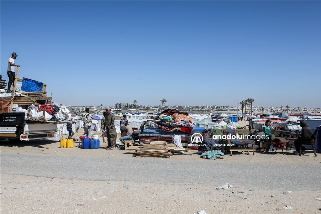 Refah'taki Filistinliler, bir kez daha yerinden edildi